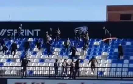 Përplasje mes tifozëve në Podujevë, policia bllokon rrugën në dalje të stadiumit ‘Zahir Pajaziti’