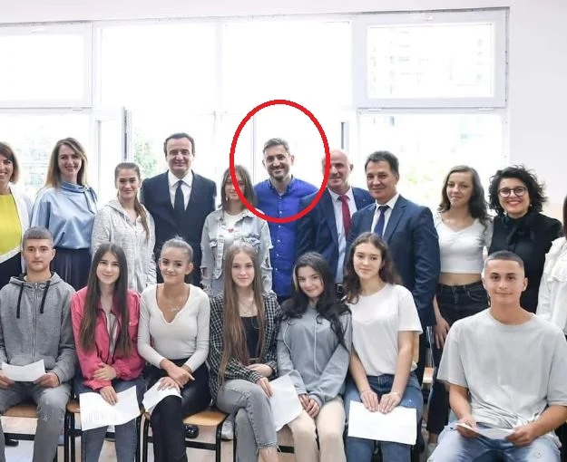 Jo veç gruaja, edhe vet frizeri i Albulena Haxhiut u rehatua si profesor në shkollën ‘Shtjefën Gjeçovi”