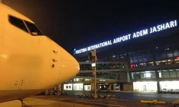 Avioni nga Gjeneva nuk arrin të ateroj në aeroportin e Prishtinës, mbetet në ajër
