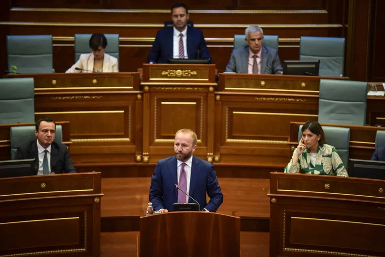 Tahiri: Me Ligjin e Pagave, Kurti ia rriti pagën vetes
