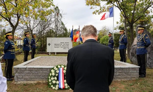 Skandali me nderimet e ushtarëve serbë: Kështu arsyetohet zëdhënësja e Ministrisë së Mbrojtjes