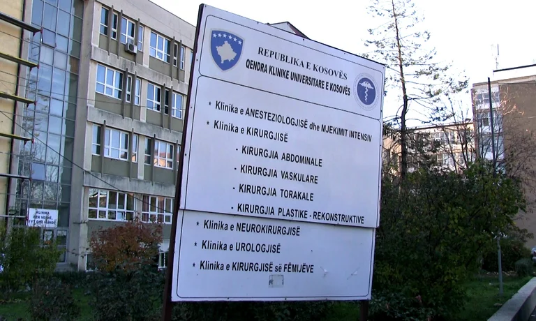Kirurgët e QKUK-së me reagim: Presidentja nënçmoi kolegjiumin e kirurgëve