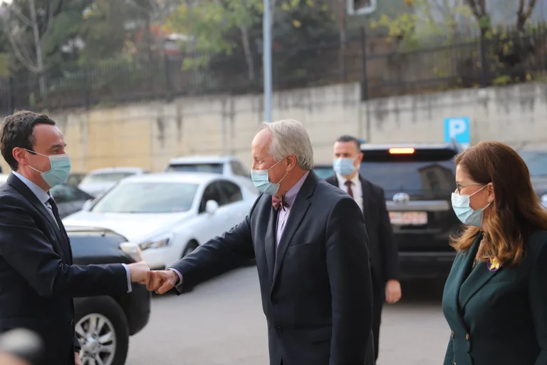 Dorëheqja e Latifit, Kurti gjen zëvëndësimin deri në emërimin e ministrit të ri