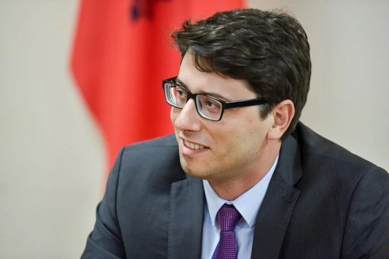 Murati ua shuan shpresat mësuesve: S’ka paga për grevistët