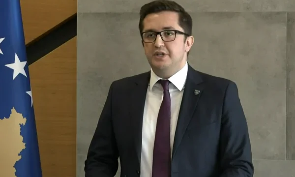 Mustafa i reagon ashpër Dugollit: Pse s’i thoshe Amerikës më 1999’ën ‘kthej aeroplanat n’shpi se jemi sovran’