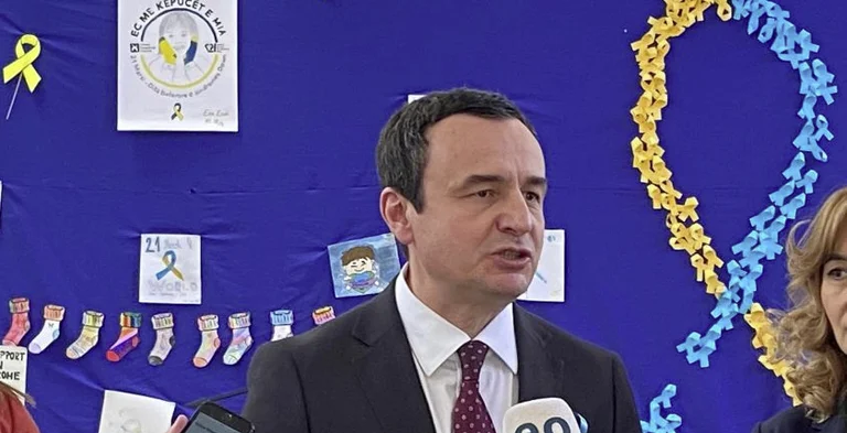 Kurti e Nagavci në Llugë: S’flasin me Rrahman Jasharajn, por bëjnë thirrje të nis mësimi