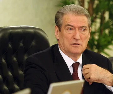 ShBA i heq “non grata”-n Sali Berishës