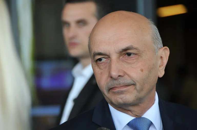 Mustafa: ShBA na shpëtoi nga avanturat e Kurtit, Vjosa do ta disiplinojë Putinin se Biden e të tjerët nuk mundën