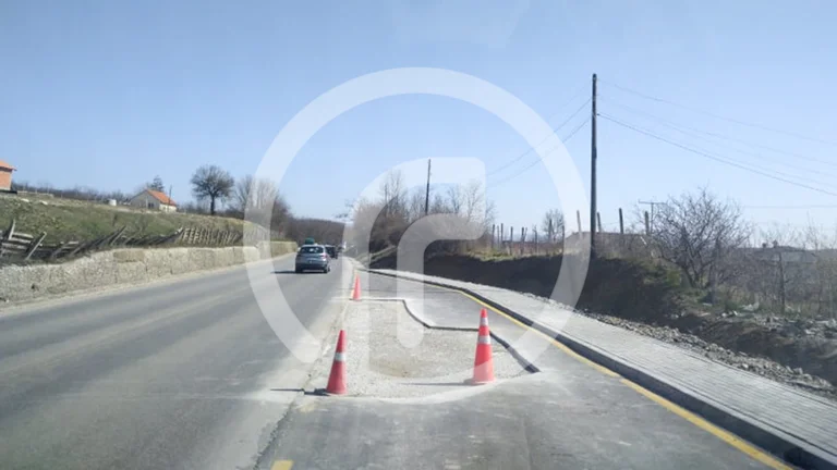 Ministria e Infrastrukturës ia bënë hallall 2.8 milionë euro kompanisë që iu prishë asfalti pas tre muajve