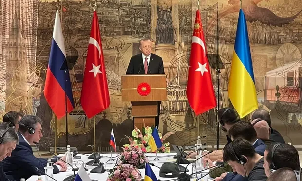 Armatos Ukrainën, nuk i vendosë sanksione Rusisë: Pse Turqia, pavarësisht kësaj respektohet nga të dyja palët