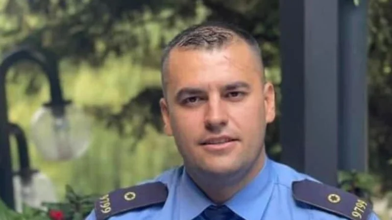 Skandaloze: Policit Amir Hoxha i vazhdohet suspendimi për afat të pacaktuar, për një postim në Facebook