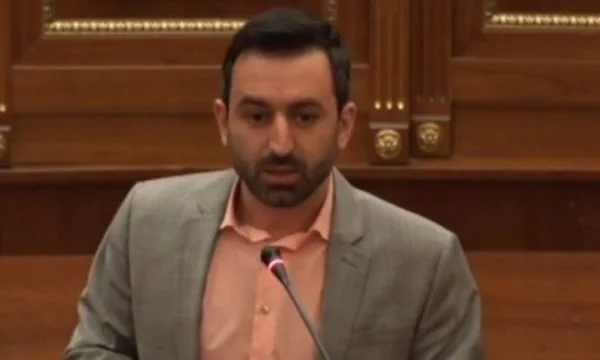 Basha kërkon falje për deklaratën “si me lypë prej qorrit sy”: Lapsus lingua