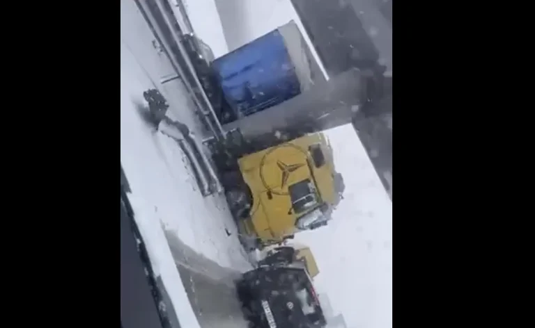 Kamioni godet shtyllën e urës në Korroticë, del në anën tjetër (Video)
