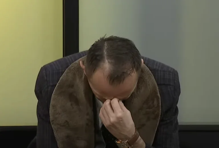 Shpërthen në lot profesori që u bë hit me videot në “TikTok”