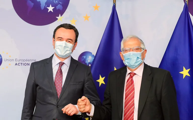 Borrell këmbëngulës që serbët në Kosovë të votojnë në referendumin e Serbisë: E quan ‘grumbullim votash’
