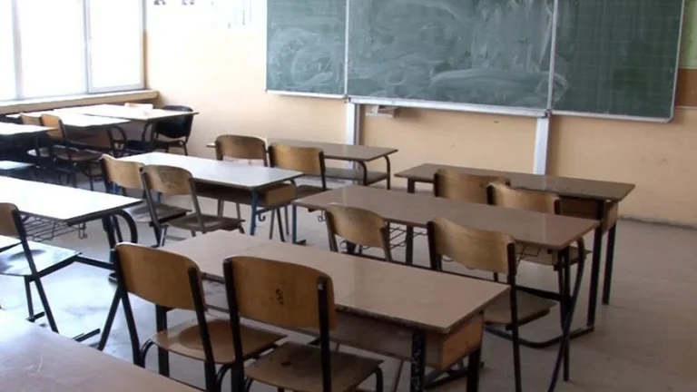 Drejtori i një shkolle në Suharekë e bën për spital një nxënës