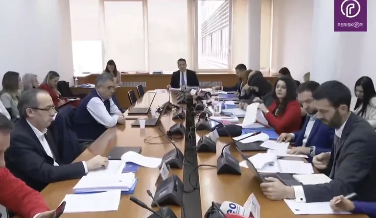 Vendos Komisioni për Buxhet: S’ka paga e mëditje për specializantët e mjekësisë