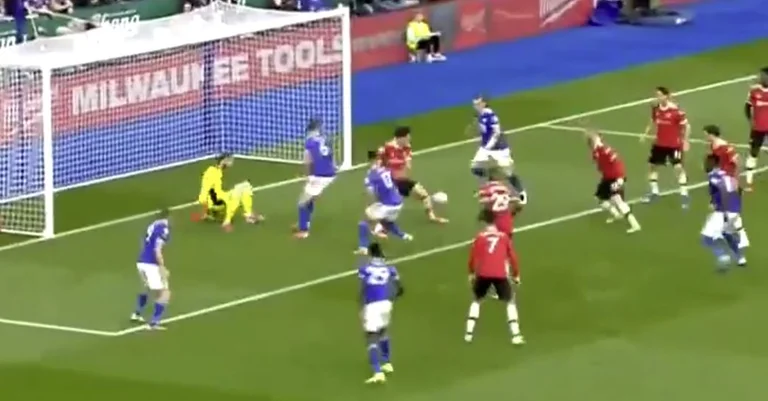 Leicester përmbys Man Unitedin