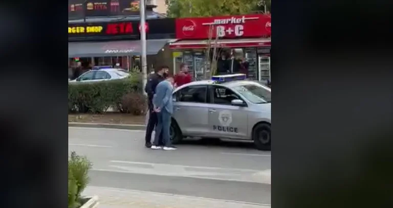 Policia arreston dy persona midis Prishtinës, ja pamjet (Video)