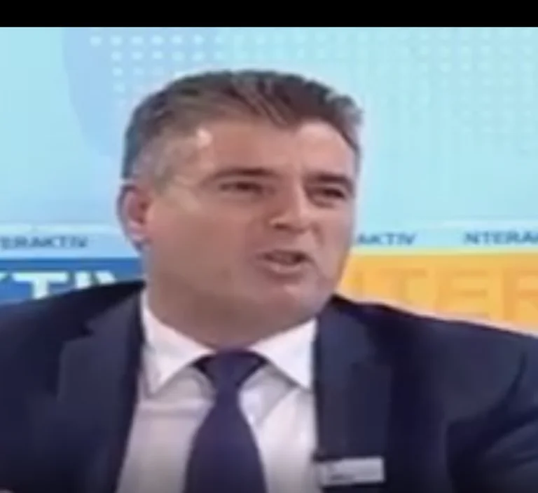 Agim Bahtiri elozhon veten: Njerëzit qajnë për mua, rrallë dikush që s’e ka foton time në kuletë