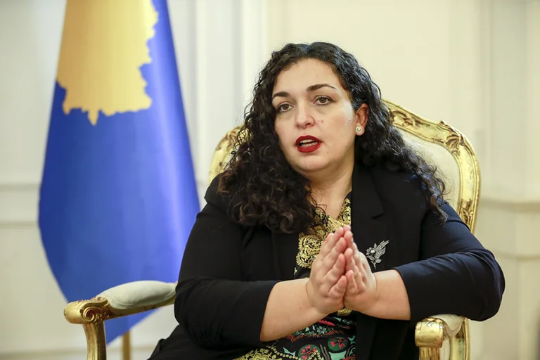 Vjosa Osmani fajëson Zvicrën që mërgimtarët nga atje sollën virusin në Kosovë dhe rritën numrat