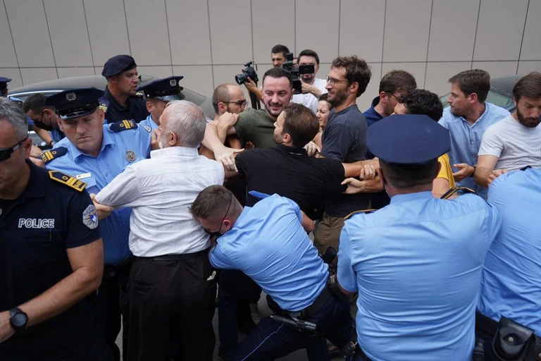 Arrestohen dhunshëm Dardan Molliqaj, Zgjim Hyseni e Nol Nushi