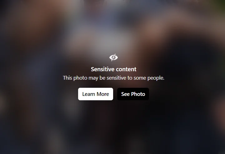 Facebook paralajmëron ‘përmbajtjen e ndjeshme’ në foton e të moshuarit të arrestuar dhunshëm sot në protestën e PSD-së