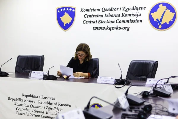 Valdete Daka mban konferencë të jashtëzakonshme për media