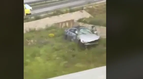 Pamje nga aksidenti i rëndë në rrugën Prishtinë-Pejë, një person i vdekur
