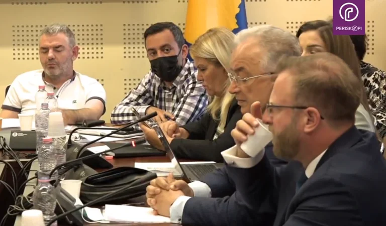 “Faleminderit për fjalimet e gjata”. “S’kemi me zbulu ujin e nxehtë” – Xhavit Haliti pyetje për Donika Gërvallën
