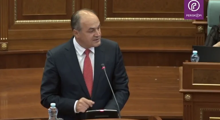 Hoxhaj: Albin Kurti demagog dhe populist, solli një program të kotë – paçavër