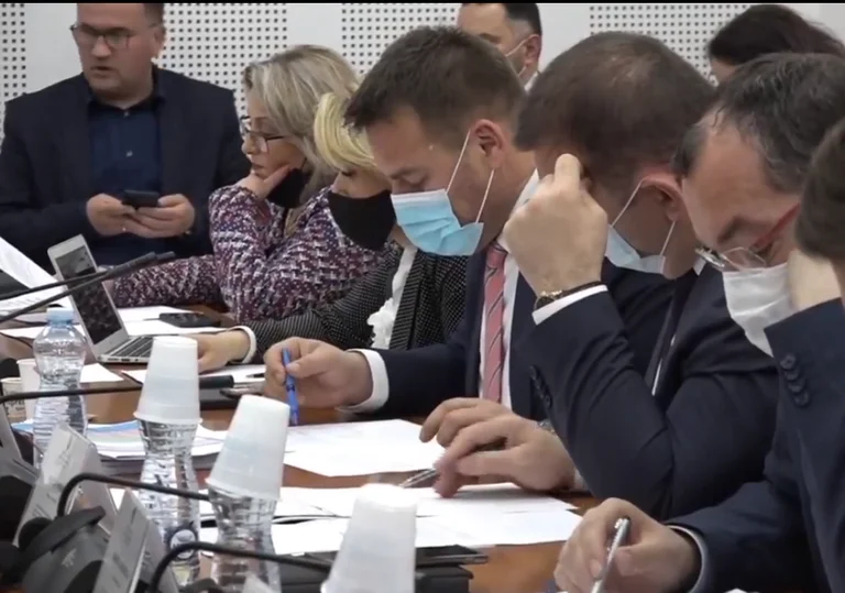 Deputetët e VV votuan që Kosova ta paguaj rrymën 11 milionë euro për serbët në Veri