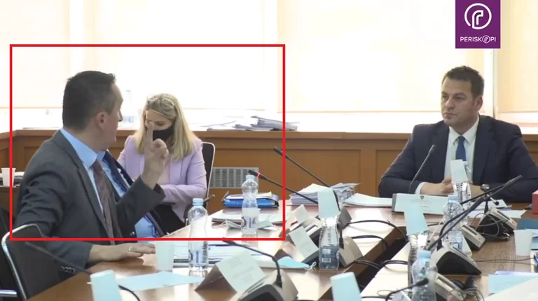 “Hera e parë në jetë” – Ashpërsohet debati mes drejtorit të RTK-së dhe Armend Mujës