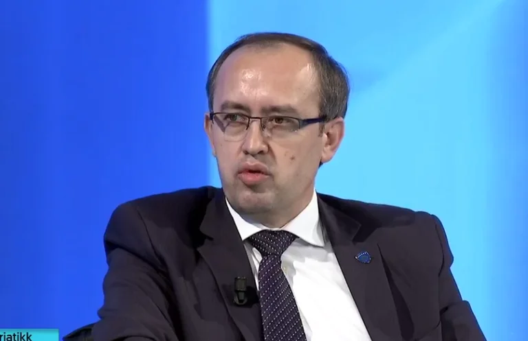 Avdullah Hoti bëhet deputeti vendimtar për t’i siguruar kuorumin Vjosa Osmanit