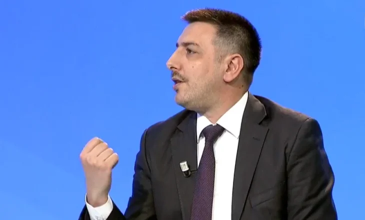 Syla: Ndihem i ofenduar që ministri i cili kërkoi burgosjen e krerëve të UÇK’së, të mbrojë vendin tim