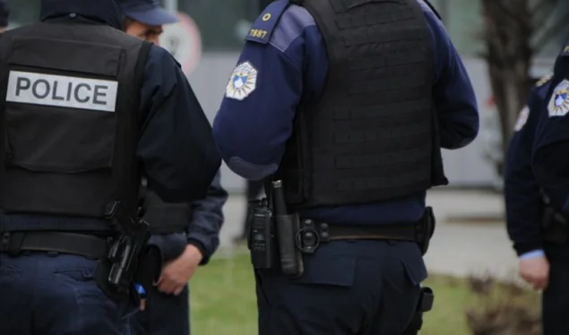 Aktivistja Avdiu: Policët më shumë po i ndalojnë gratë për t’ua marrë numrat e telefonit, sesa për t’i dënuar