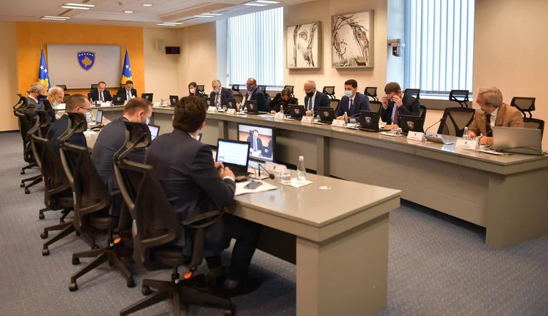 Viti i ri 2021 do të fillojë me mbledhje të përbashkët mes Qeverisë së Kosovës dhe Maqedonisë së Veriut