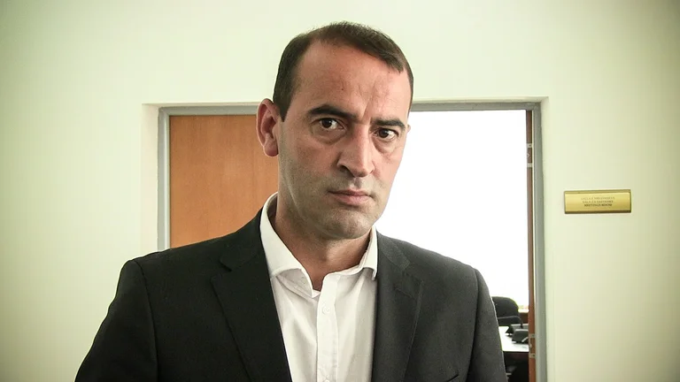 Shkarkimi i shefit të AKI-së e zë gafil AAK-në: Daut Haradinaj e pranon që s’e di çka po ndodh