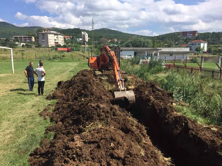 Nisin punimet në stadiumin e Hajvalisë në Kishnicë