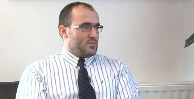 Analisti jep dorëheqje si analist shkaku i përçarjeve në Kosovë
