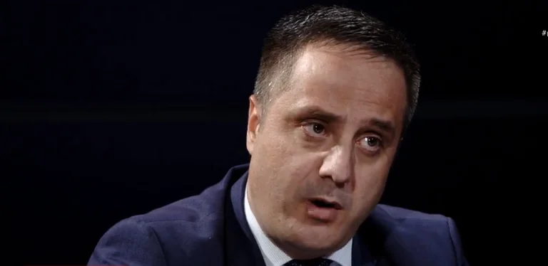 Selmanaj: Vjosa Osmani është vetëm moderatore e seancave, nuk doja ta shihja me sjellje autoritare