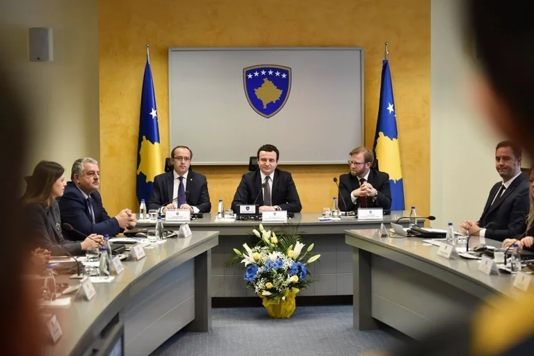Qeveria Kurti ndan 15 milionë euro për rrymën e papaguar të serbëve të veriut