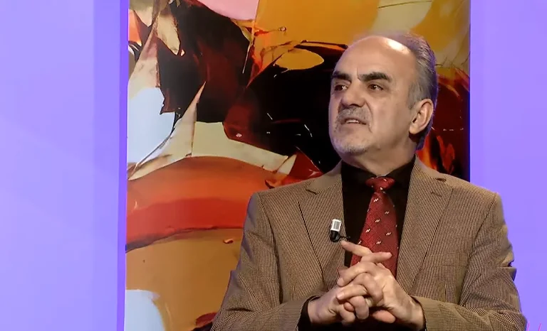 Profesori universitar nxit diskriminimin gjinor në emision televiziv (Video)