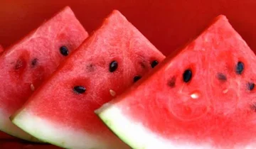 Çfarë duhet të hani dhe çfarë duhet të shmangni gjatë vapës ekstreme?