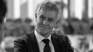 Vdes aktori i "Emily in Paris", Pierre Deny - humb betejën me ALS