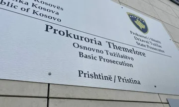 Arrestimet në MPB, Prokuroria: Dyshohet se përfituan duke lëshuar jashtëligjshëm leje qëndrimi