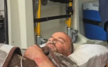 Mes tensionesh dhe sharjesh transportohet drejt spitalit autori i vrasjes së policit në Maliq
