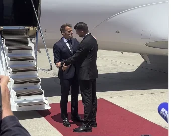 Presidenti francez arrin në Mal të Zi, pritet nga Milatoviq