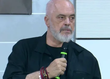 “Po kur thonë 5 kushte…” - Rama ironizon protestuesit: Nëse jap dorëheqjen, si do i bëj katër të tjerat?