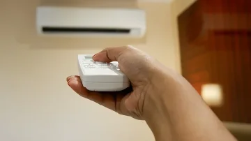 Si ta rregulloni klimën për të përdorur më pak energji elektrike, truke të thjeshta për të kursyer para